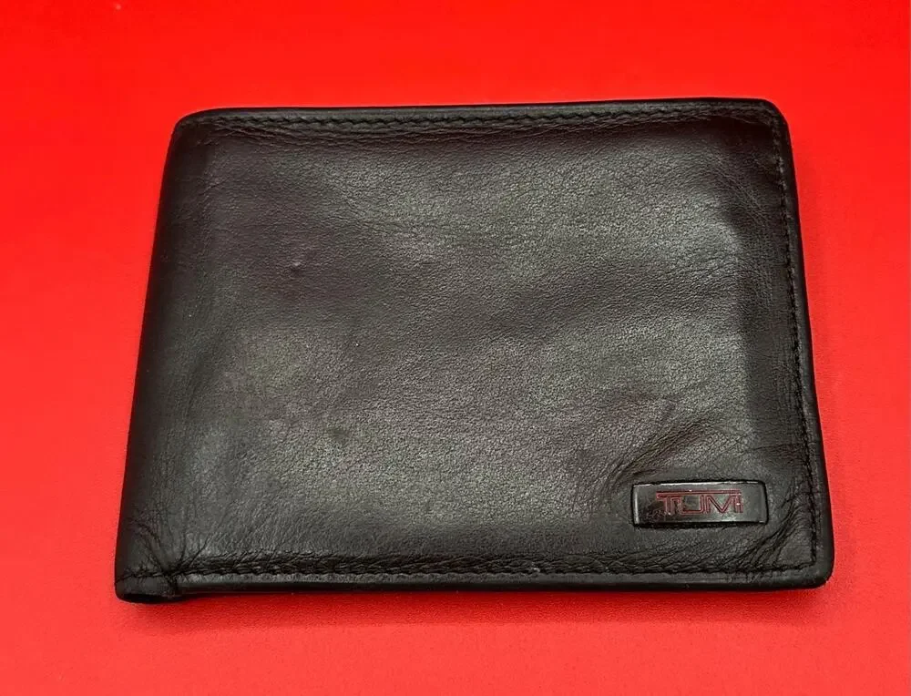 Tumi Men's Black Soft Leather Bi Fold Card Holder Wallet